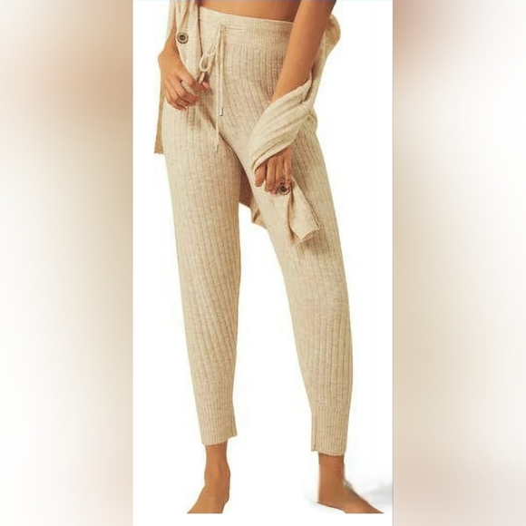 Princess Polly Pants - Princess Polly Sarah Pants Beige Ribbed Knit Joggers- Size Med/Large -NWT 👑